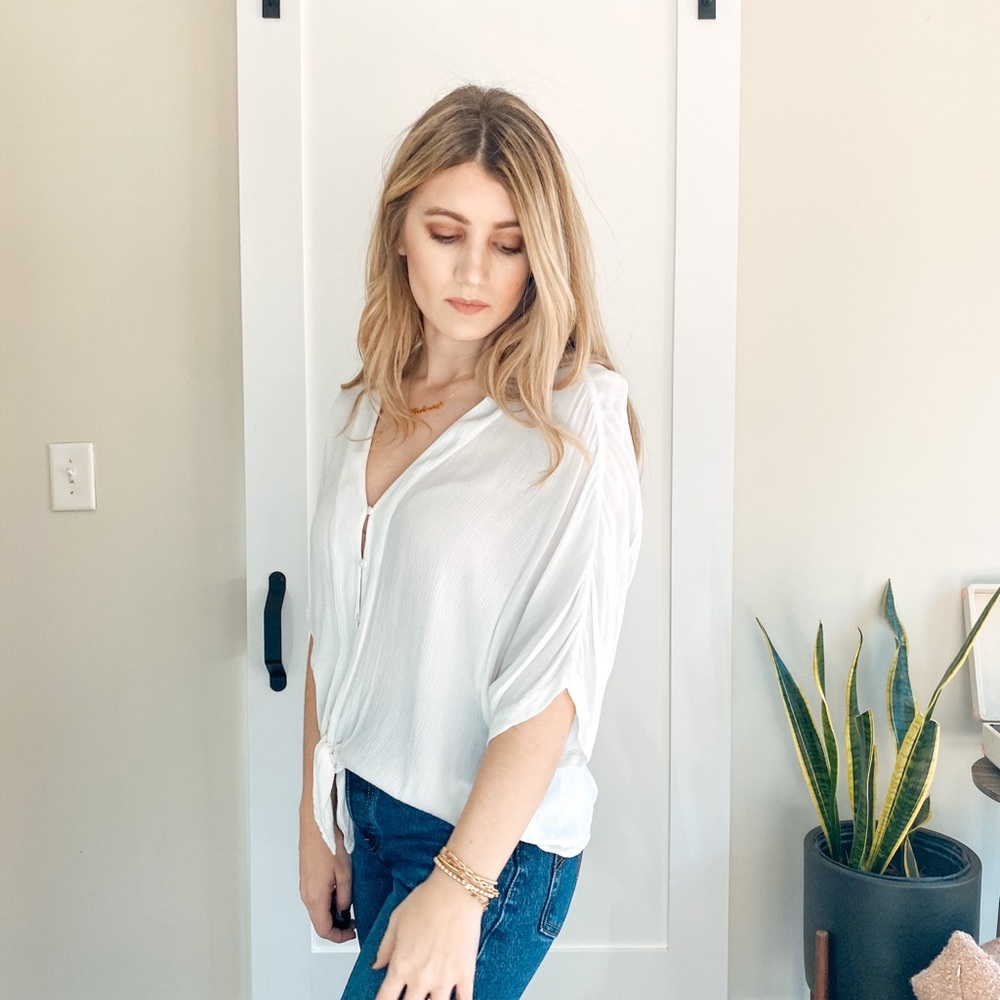 Express 🤍 Button Down Blouse - Picture 4 of 8